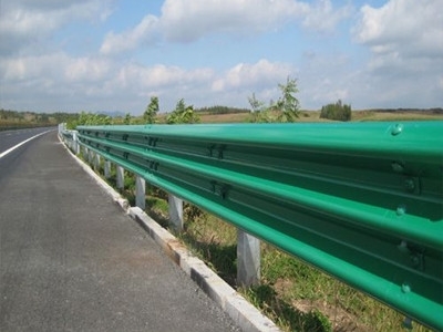 交通安全设备与道路设施 保障出行安全的基石