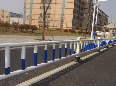 道路护栏的特点与设置注意事项